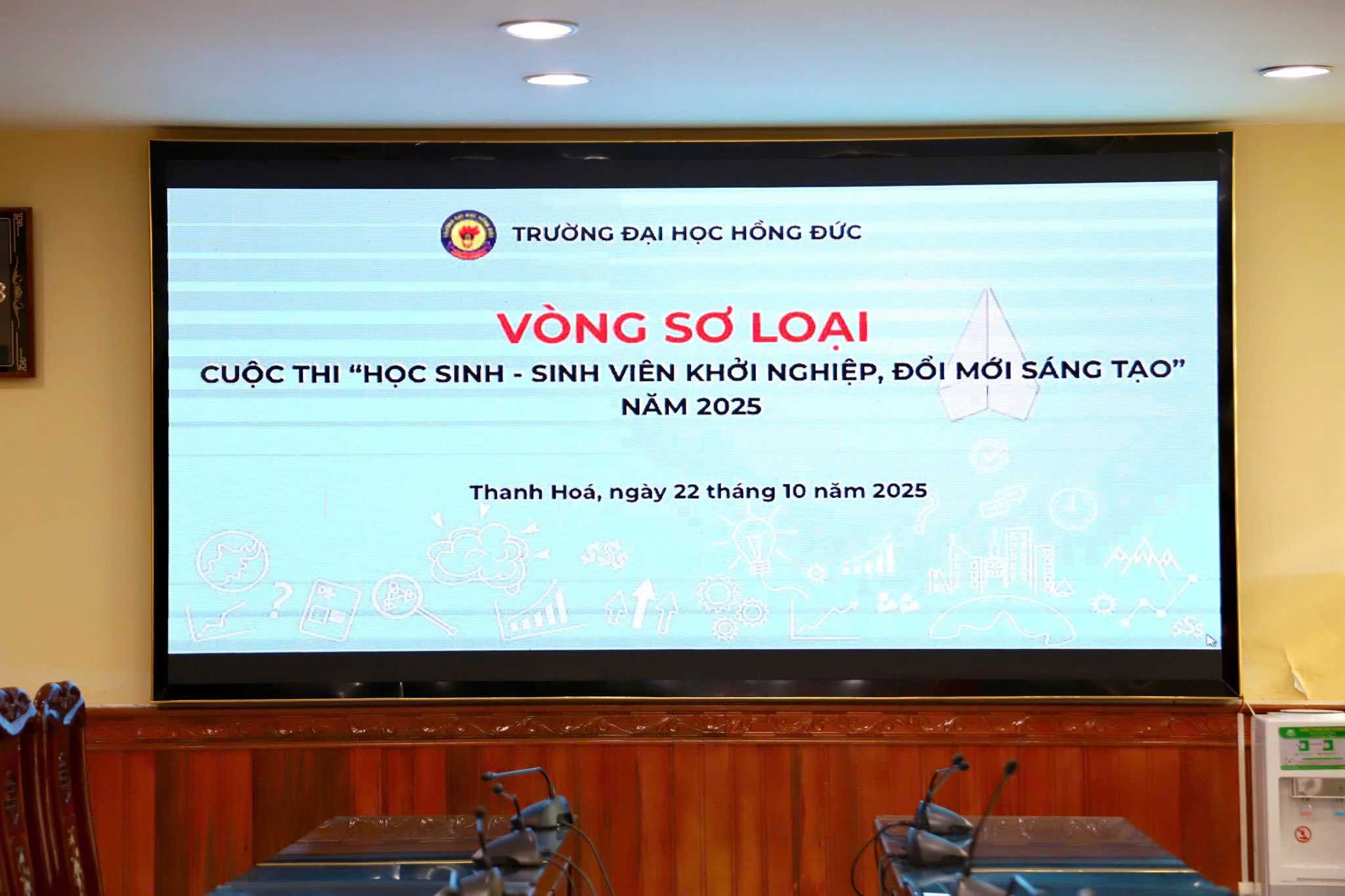 HOT HOT HOT!!! 20 DỰ ÁN XUẤT SẮC VÀO VÒNG BÁN KẾT CUỘC THI “HỌC SINH – SINH VIÊN KHỞI NGHIỆP, ĐỔI MỚI SÁNG TẠO NĂM 2025 – TRƯỜNG ĐẠI HỌC HỒNG ĐỨC”  